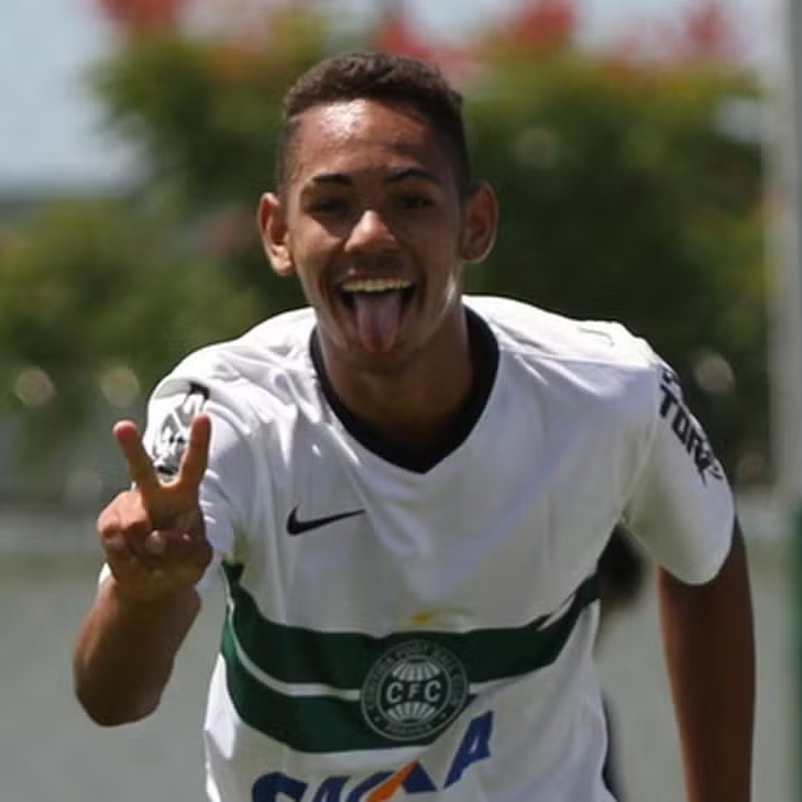 PatoDoUnited's tweet photo. Um cara que jogou pelo Coritiba e pelo United não vai tremer numa Copa do Mundo NUNCA! https://t.co/z93M7guOdT