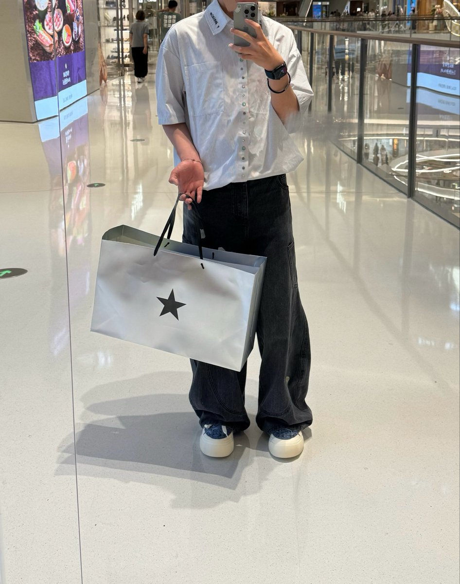 SHENSELF29's tweet photo. 完全儿童身材 https://t.co/aGYtwEpD3n