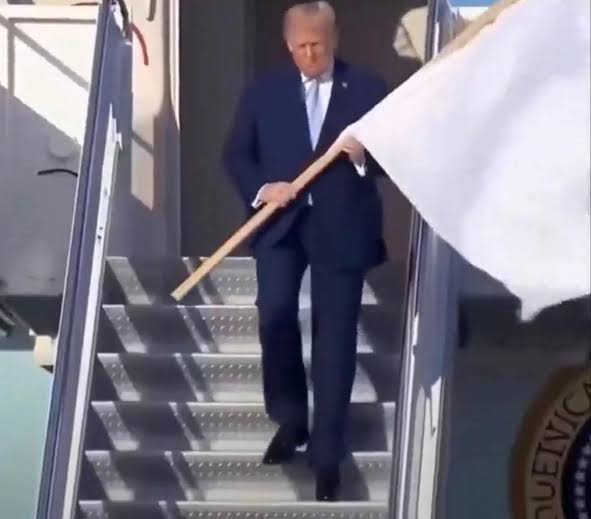 Kerry_Glow's tweet photo. @WhiteHouse Surrendering through weakness... https://t.co/reWosMUE3R