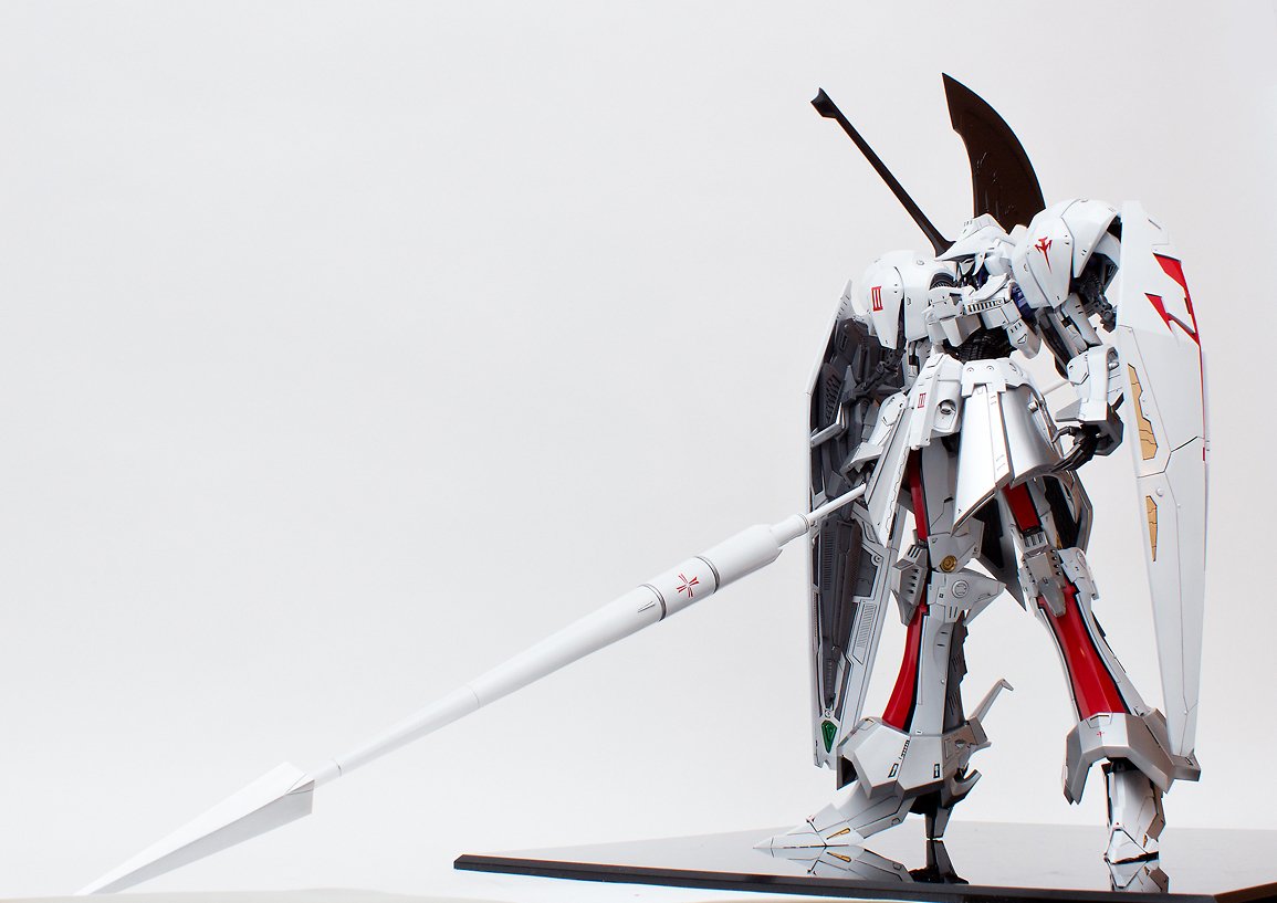 spiderkwak's tweet photo. 以前作ったレッド・ミラージュです 

サイズは約35cmで、さまざまな武器を交換して展示できるよう設計されています
#fss #ledmirage https://t.co/n4fYmhtYcd