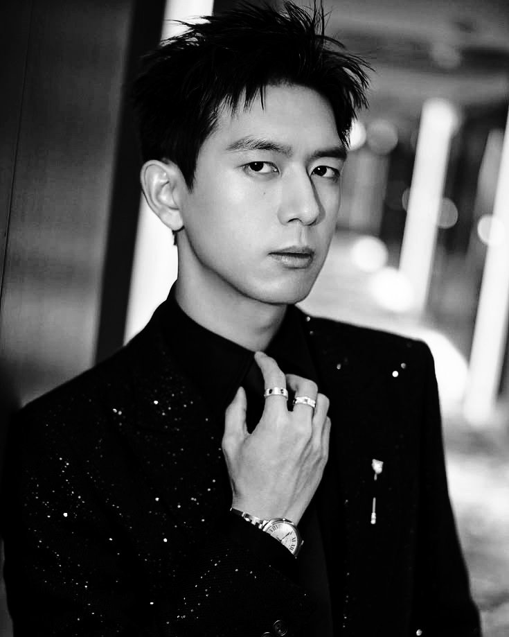 Vellumdark's tweet photo. @TamagoPost ㅤ️ 
ㅤ️ 
NOEVAN ALEXANDER, 1991.
Lebih senang  duduk berhadapan
ketimbang duduk sebelahan saat
makan berdua. Calon kawan?
ㅤ️ 
ㅤ️ https://t.co/nQXqCkmR4d