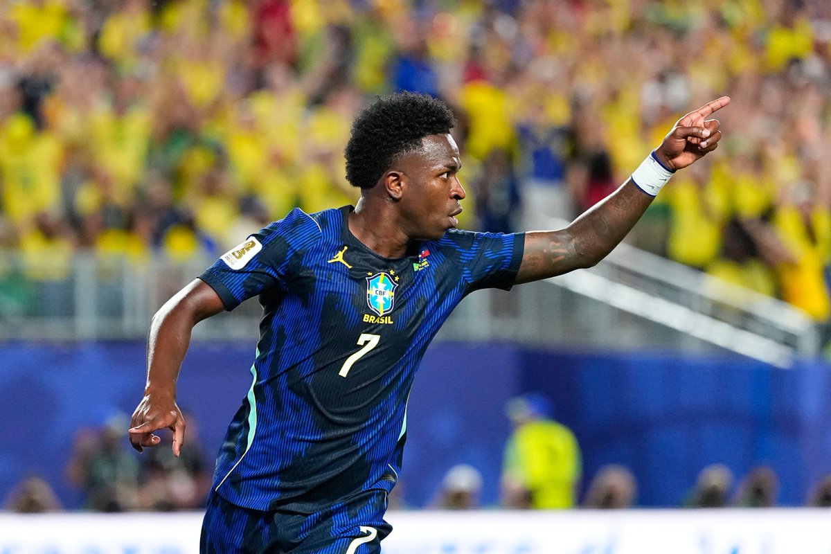 Squawka's tweet photo. Vinicius Junior now has 6 G/A in 6 World Cup games. 

⚽️⚽️⚽️
🅰️🅰️🅰️

Perfectly balanced. ⚖️

#FIFAWorldCup https://t.co/elDeiVWp41