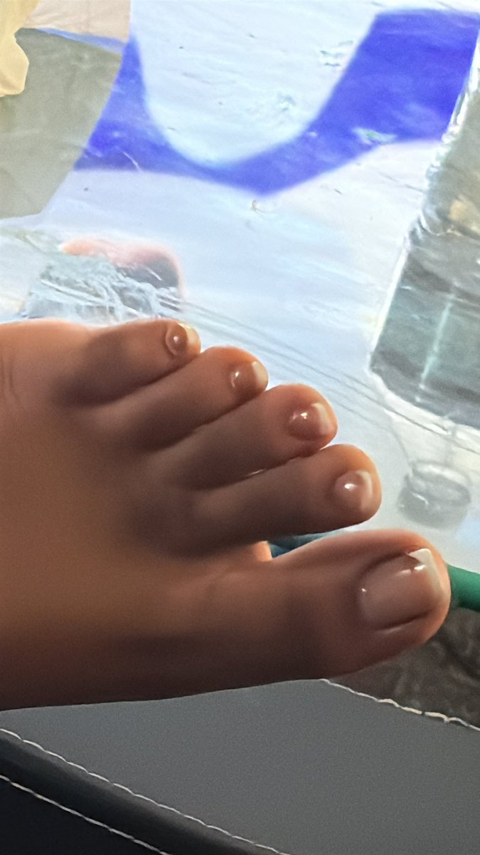 pretty Feet tweet media