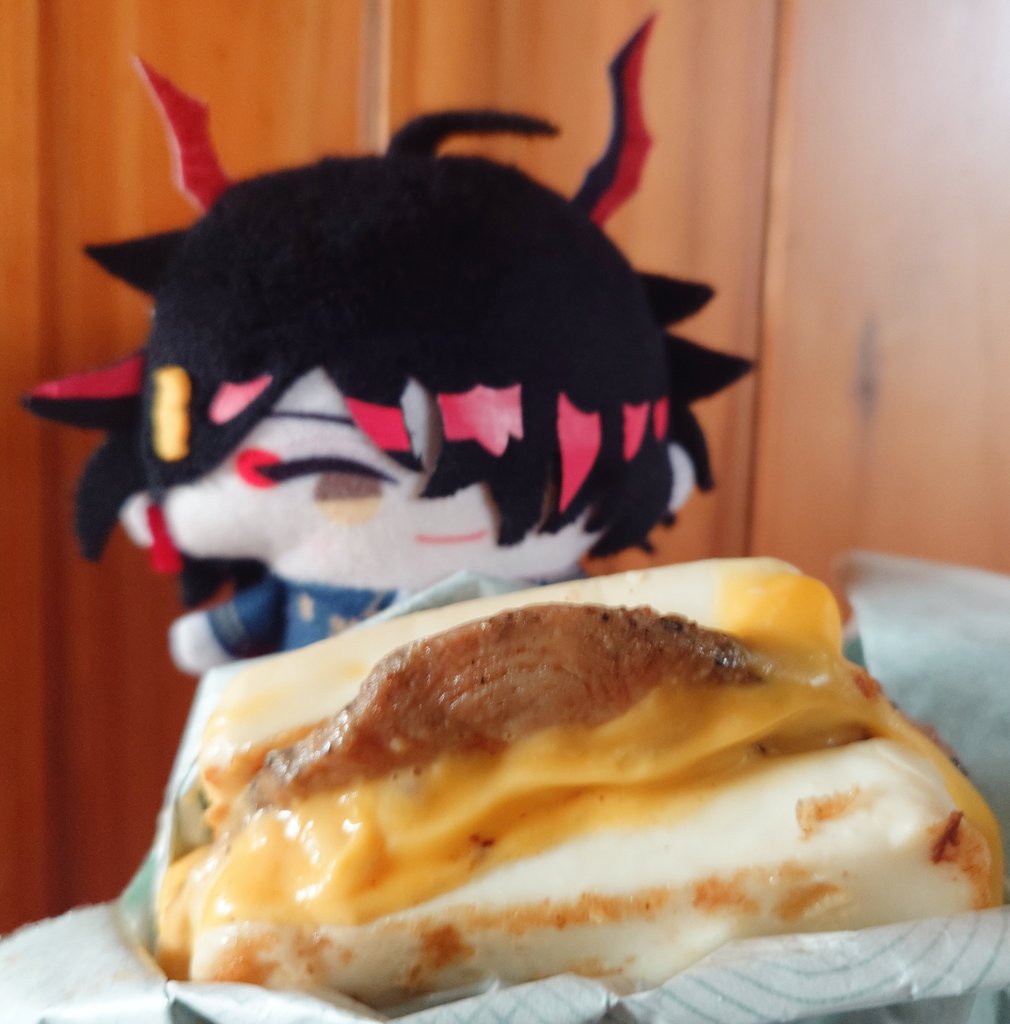 toki122's tweet photo. Egg White Burger.(Get more protein.🤤🥚

#Akulinary https://t.co/ukJxCik4TG