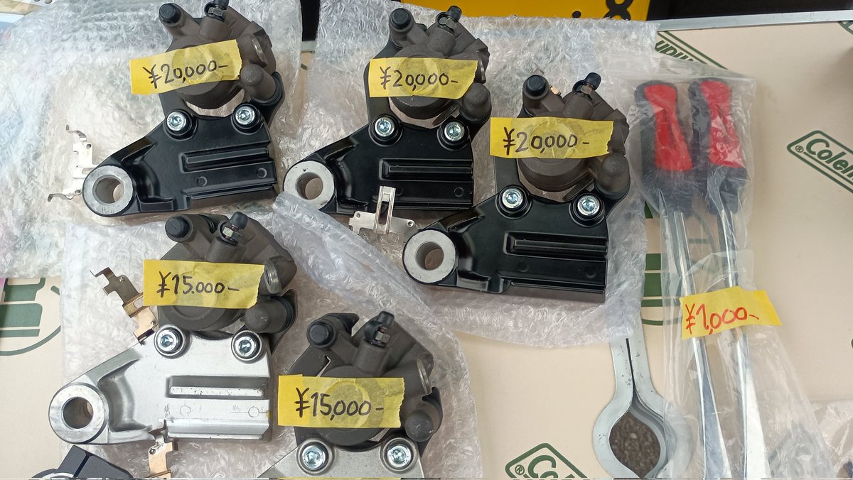 小川様 TC1000の奥におりますが、 主にNINJA250SL向けの パーツを販売中で