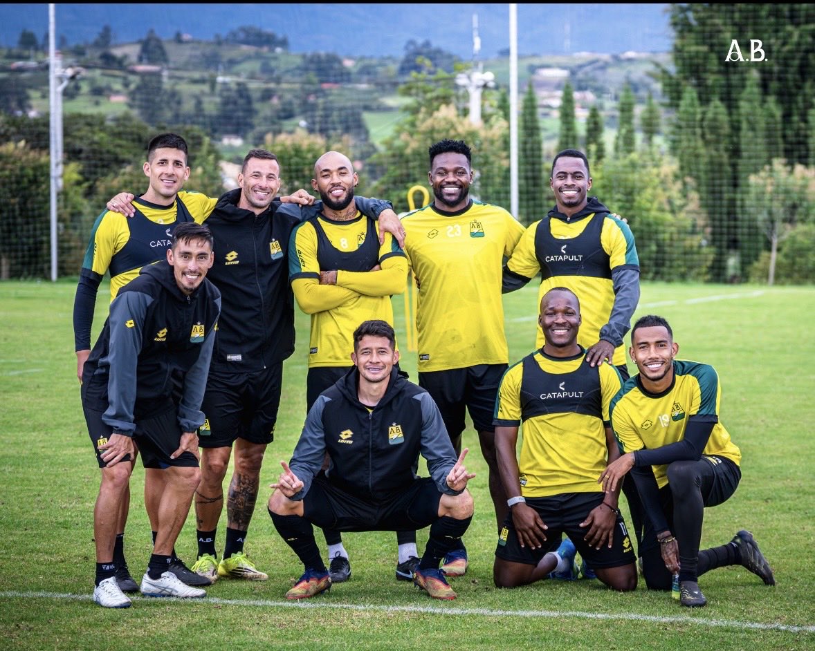 serpra72's tweet photo. Los más experimentados en Tunja con el leopardo. @ExtratiempoCO. Pretemporada. https://t.co/x6voz1Lixs