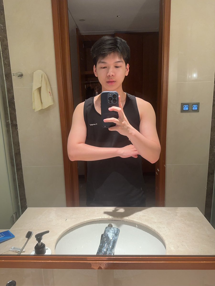 IanYangYH's tweet photo. @SH577700 上海男大驴屌dd 184 77 16.5 https://t.co/vwZAZobqK0