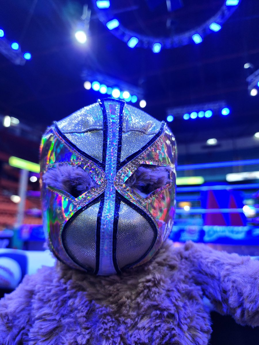 Deadlyweiss's tweet photo. #cmll

Seated for Arena México! For anyone curious, if you get here about 1~hr before starting time, you can see the Fox Sports (?) crew record their promo material at the runway. https://t.co/kgPZBAiUrR