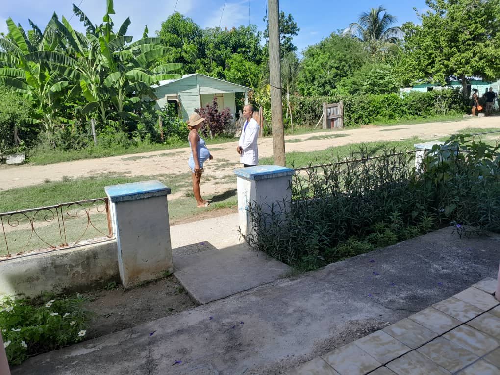 BeatrizMaciasO2's tweet photo. En la mañana de ayer, jueves 18 de junio, se realizó el Plan Asistencial en el CMF #1 del GBT 1, en la comunidad de Santa Rosa, perteneciente al área Caribe.

#SaludParaTodos 
#CubaPorLaVida https://t.co/rnj1oF9kdu
