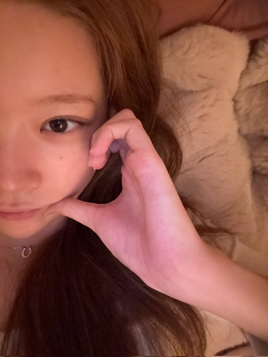 tsukibra's tweet photo. 🫧 | Tsuki via bbl.

- Kkkkkk
- 😭😭 Obrigada
(📸)
- Durmam bem 😭😭🍀🍀 https://t.co/YEjMwgB25s