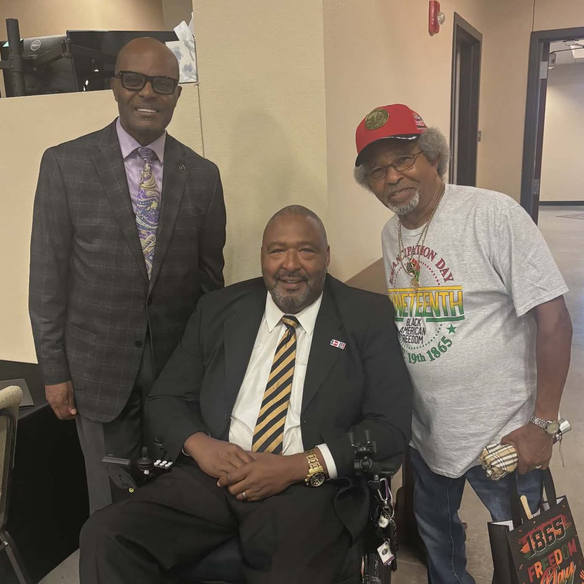 VoteWilkerson's tweet photo. I want to wish a belated Happy #Juneteenth to everyone across #BellCounty! Over the past couple of days, I've been proud to support NAACP Killeen, the #Killeen E-Center, &amp; other community organizations' celebration of liberation and freedom.
#PeopleNotPolitics https://t.co/UFU3JmJf1a