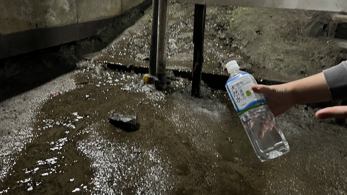 A_lamode_Festa's tweet photo. 新宿で買った谷川岳の水を土合に持ってきて地下水に親戚を紹介した https://t.co/4KphHqCsRV