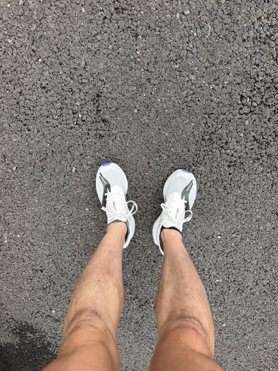 ichiken5050's tweet photo. OBZ
オヂサンボッチゼーハー
ONTAKE100km、100mileのチャンピオンがサロマの練習していました。
歩兵さん頑張って下さい!!
その横でわたしは300×5を2セット。
スライドするのでサボれなかった笑笑
#オヂサンボッチゼーハー
#OBZ https://t.co/DZy0dofWgN