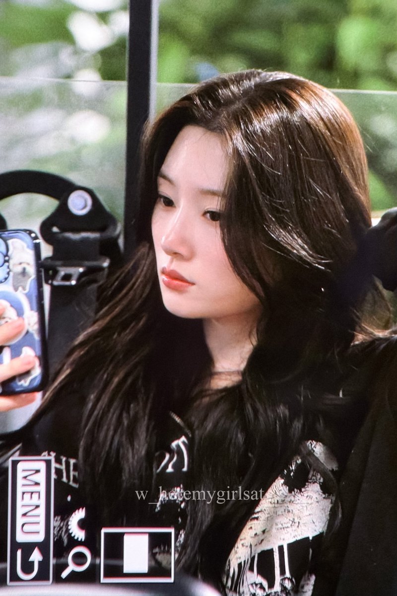 chaenxiao's tweet photo. baddie and baby https://t.co/CbRYLFF66j