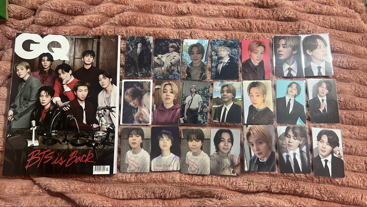 Vamp_707's tweet photo. Feedback positivo para @carolschuckk que me mandou todos esses jimins (um suga perdido no meio) e a revista da GQ, tudo super bem embalado, muito obrigada 🥰🥰🥰 https://t.co/uBH3yHq2NR