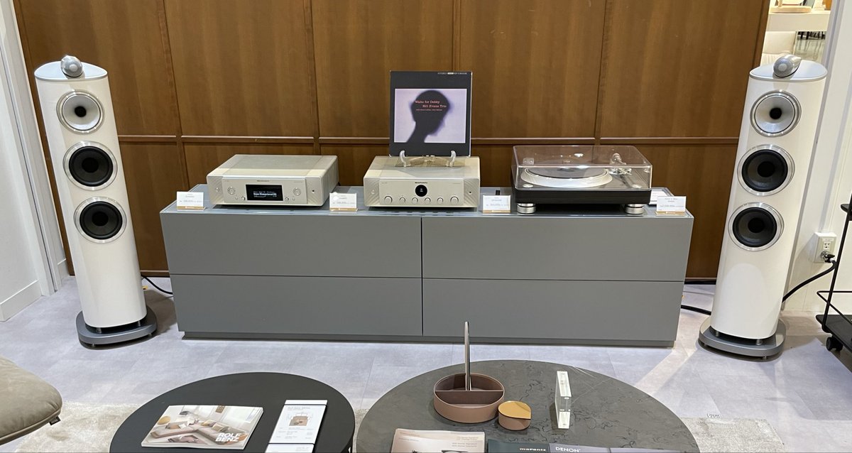 Storemanager_KN's tweet photo. 我が家のイベント情報💁‍♂️

本日、新宿の🌹百貨店10階B&amp;Wポップアップスペースにて、レコードコンサートを開催致します🎶

使用機器：
B&amp;W 804D4
marantz MODEL30
DENON DP3000NE

演奏時間：13時、15時、17時
各回約45分間

皆様のご来場をスタッフ一同(店主1人ですが)お待ちしております🙇 https://t.co/U0pqqYPjIG