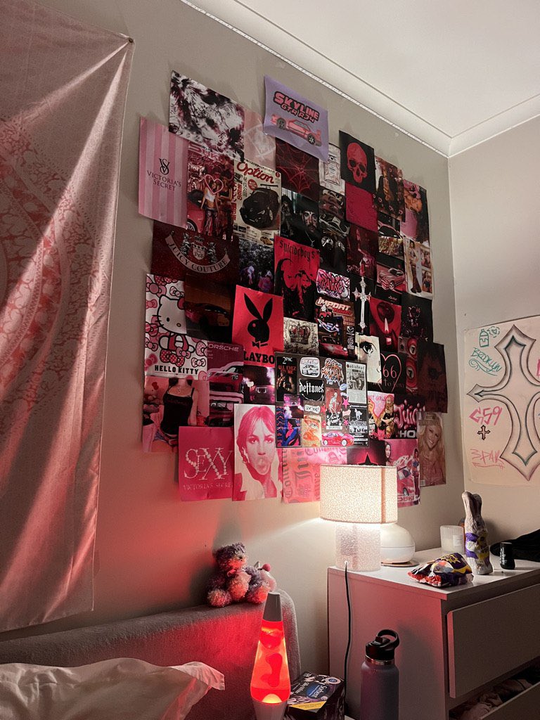 ashantidarks20's tweet photo. my wall is basically a scrapbook at this point 😭 https://t.co/dB6cVRdrGy
