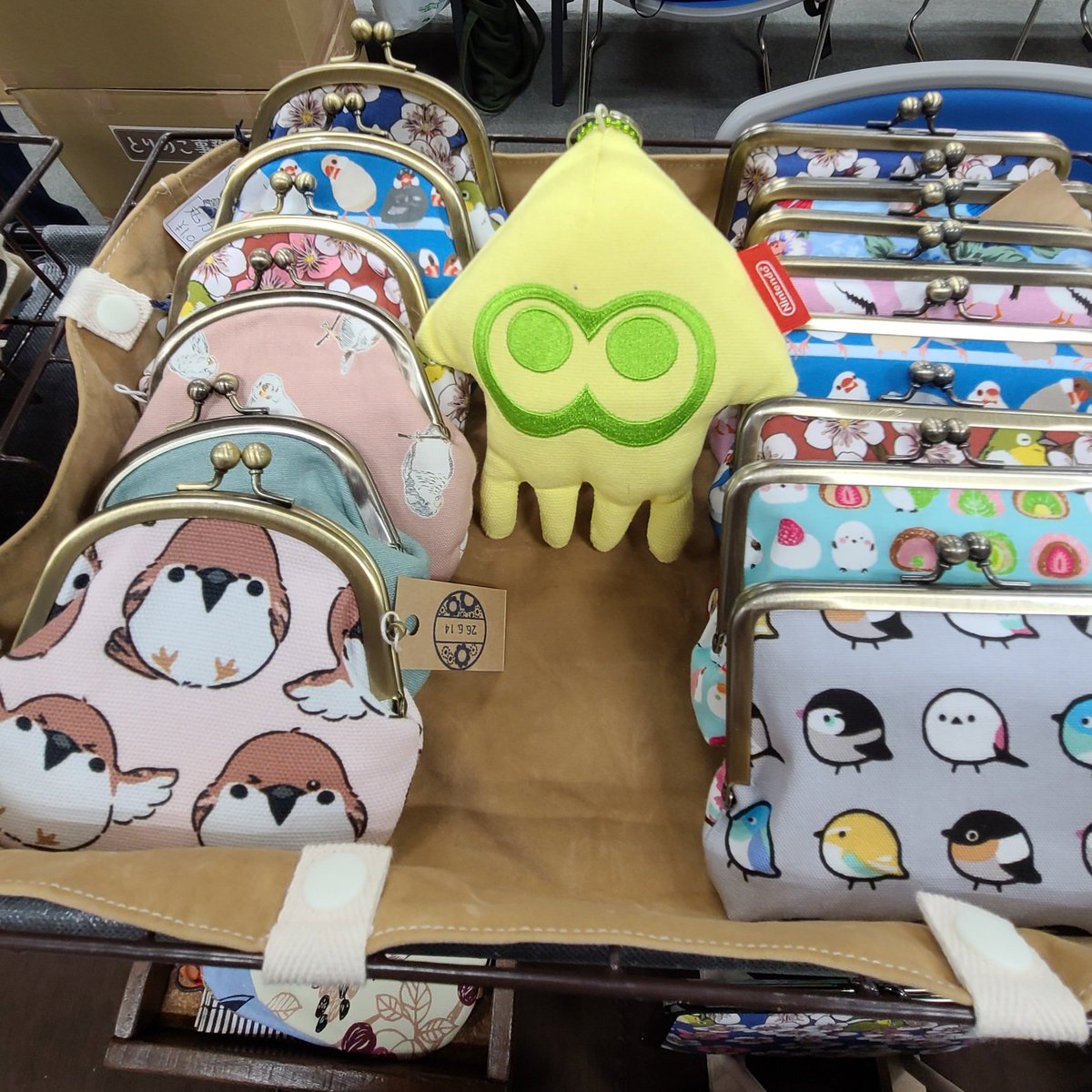 ap_mikan's tweet photo. イカちゃん、鳥フェス大阪だよ。

私は『しまい堂』で出展してるよ。
お客さんがたくさん来てくれるといいね✨

#鳥フェス大阪 https://t.co/UBmXDWpwQp