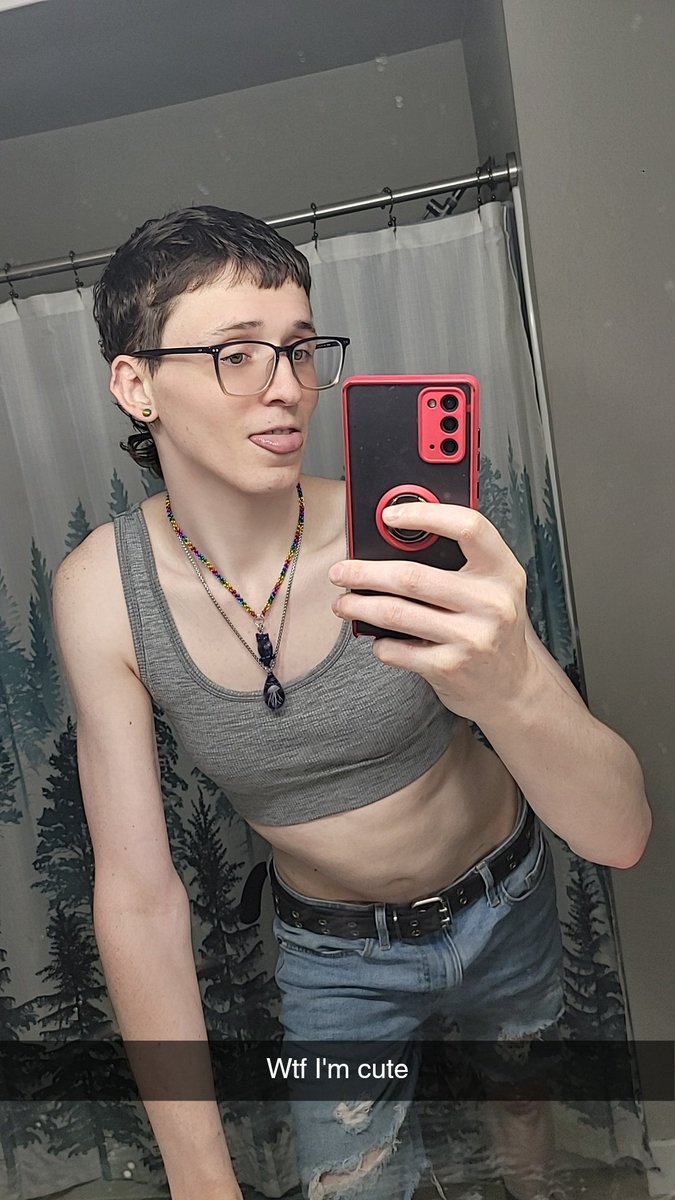 Jyn_Is_Sin's tweet photo. I'm loving how I look lately 🥰
#queer #enby #butch #femboy https://t.co/1m4BcGSQNO