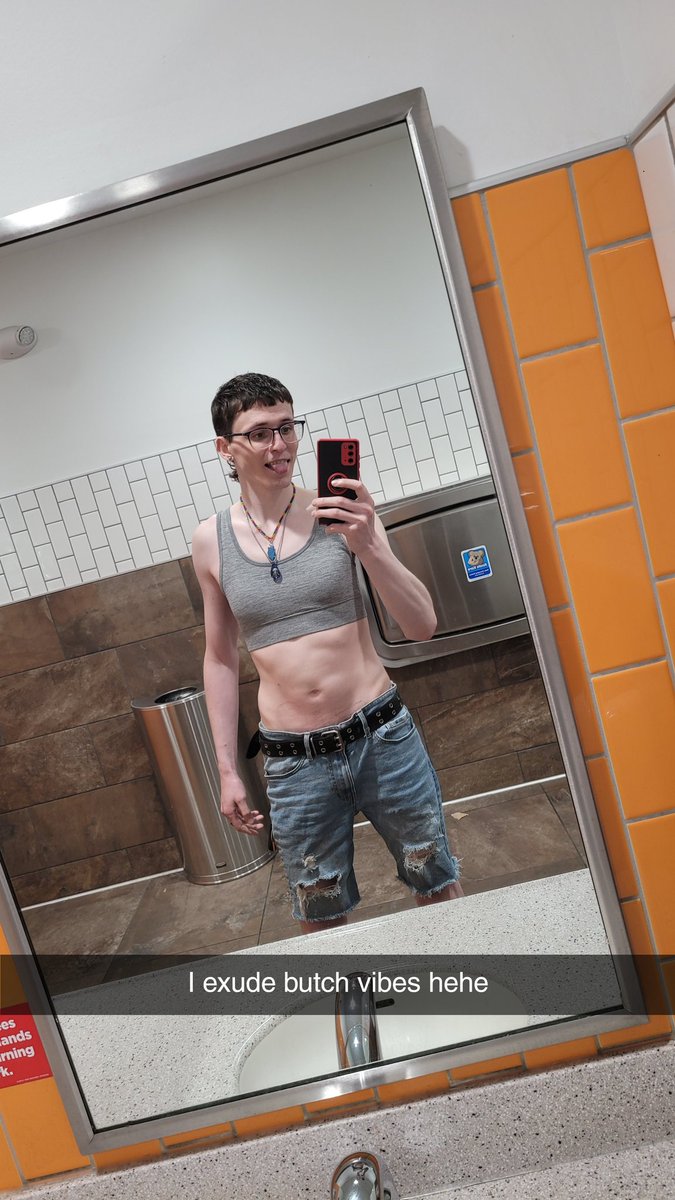 Jyn_Is_Sin's tweet photo. I'm loving how I look lately 🥰
#queer #enby #butch #femboy https://t.co/1m4BcGSQNO