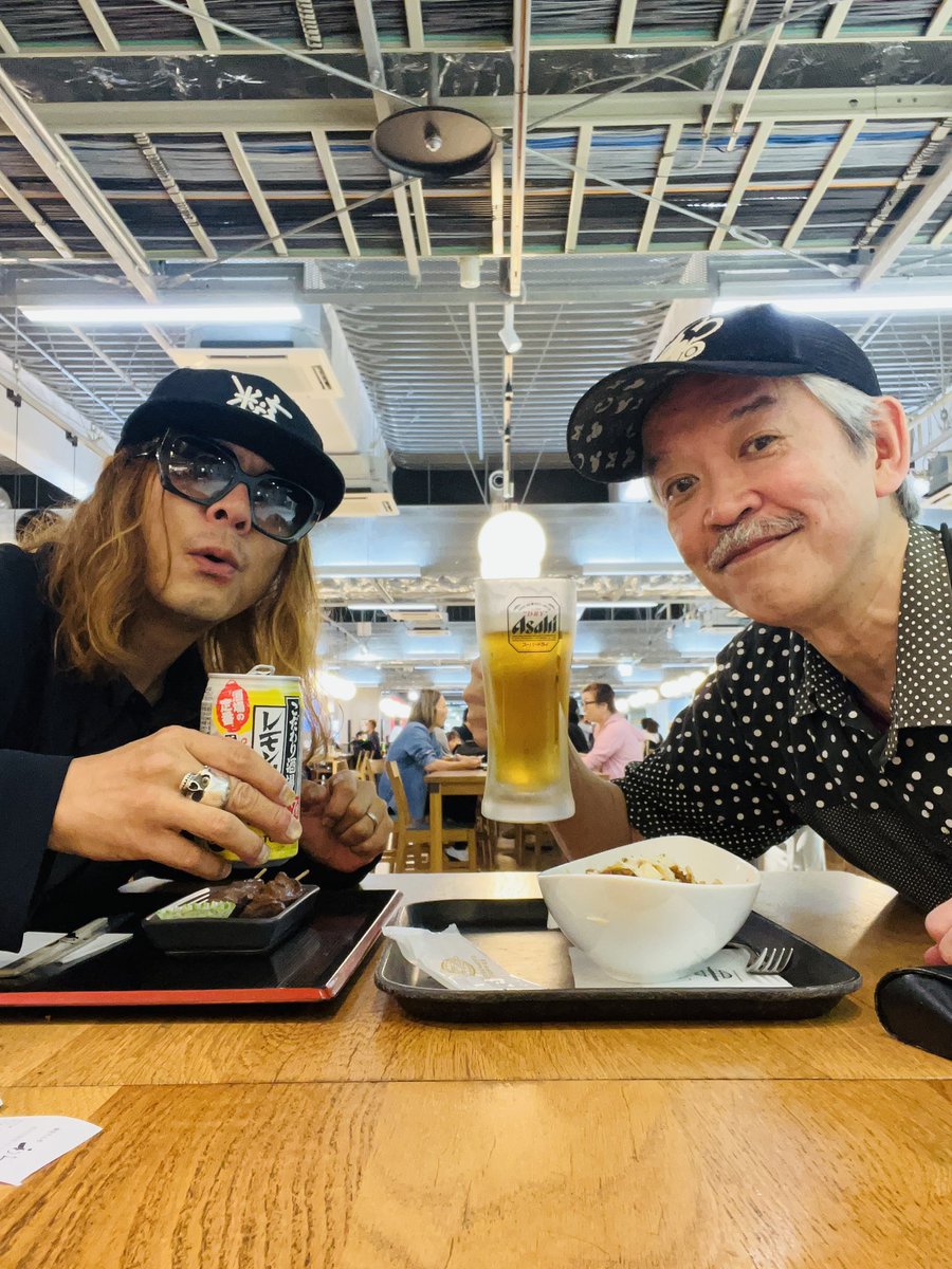 MCU's tweet photo. ちわっち🐰🦁
おはようございます☁️
#謎の店 #THUNDERBOX #キノコ国本氏 #ゲームレガシー #MCU https://t.co/7tfIHtQWkJ