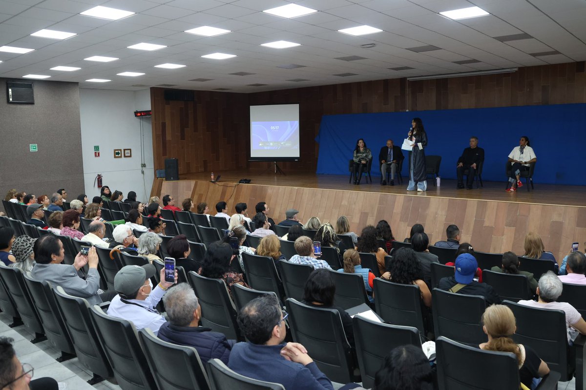 AlessandraRdlv's tweet photo. Hoy dimos un paso importante para seguir construyendo comunidad.

En el primer foro “Territorio, Identidad y Liderazgo Comunitario” reunimos voces, experiencias e ideas que comparten una misma convicción: las ciudades más fuertes se construyen con ciudadanía organizada, con identidad y con liderazgos que conocen y defienden su comunidad.
