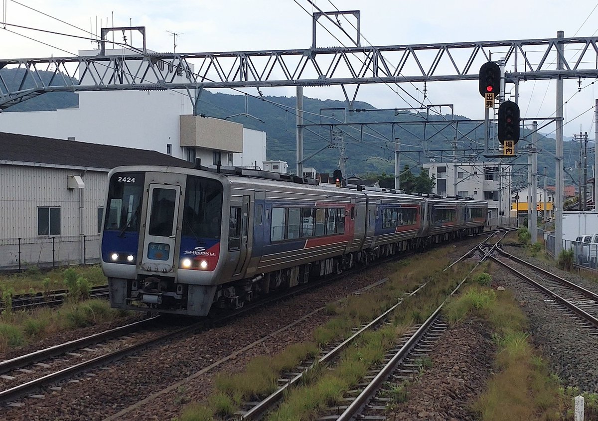 tse2000bc's tweet photo. 今日の宇和海編成(2026.6.20)
1051D 2151+2522+2428
1052D 2425+2429+2459
1053D 2152+2117+2462+2426
1054D 2424+2458+2427+2460 https://t.co/MVcXBJ8NtG