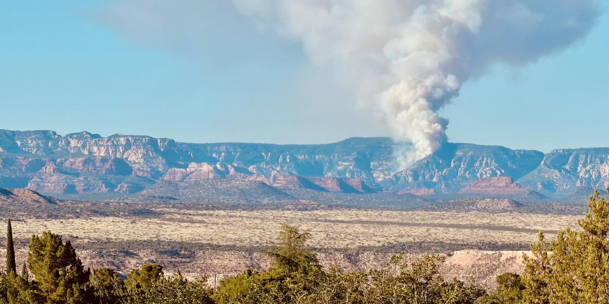 azfamily's tweet photo. Pocket Fire burns 100 acres north of Sedona https://t.co/WzxmLvuZoo https://t.co/YTwmnc0h5M
