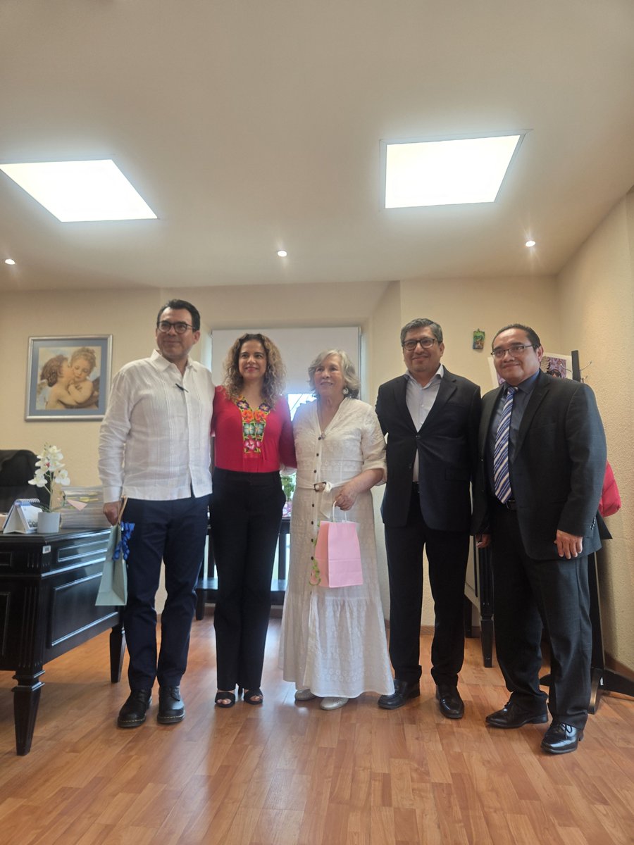 MgdaBereRamJim's tweet photo. Hoy visitaron el Tribunal la #Ministra Ma. #Estela Rios González y el mtro. José Alberto Gallegos Ramírez integrante del #Órgano de Administración para fortalecer políticas que garanticen un acceso equitativo para todos, además reconocieron el trabajo diario en el PJF. https://t.co/ikxafotbYb