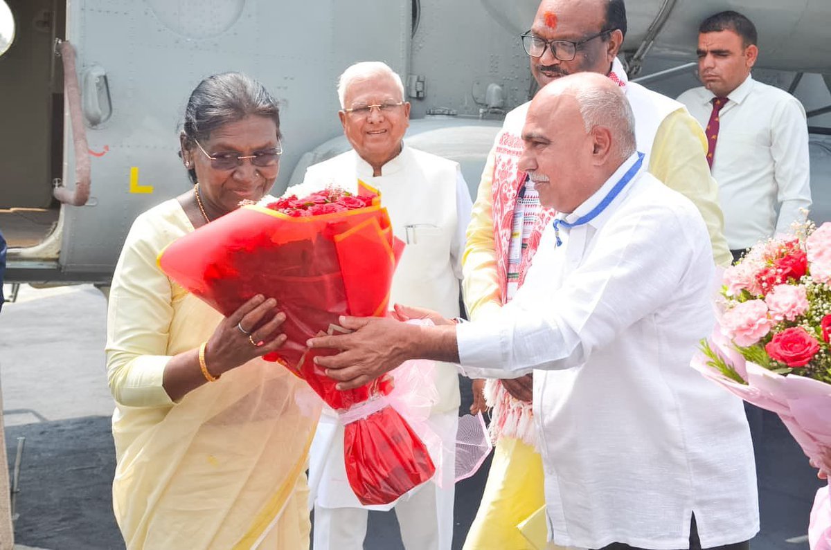mandla4bjp's tweet photo. माननीय राष्ट्रपति श्रीमती द्रौपदी मुर्मु जी, आपको जन्मदिन की हार्दिक बधाई एवं शुभकामनाएं।

साधारण परिवेश से देश के सर्वोच्च संवैधानिक पद तक की आपकी प्रेरणादायी यात्रा लोकतंत्र की शक्ति, नारी सशक्तिकरण एवं जनजातीय समाज के गौरव का सशक्त प्रतीक है।

@rashtrapatibhvn https://t.co/VOJIWCpzJZ