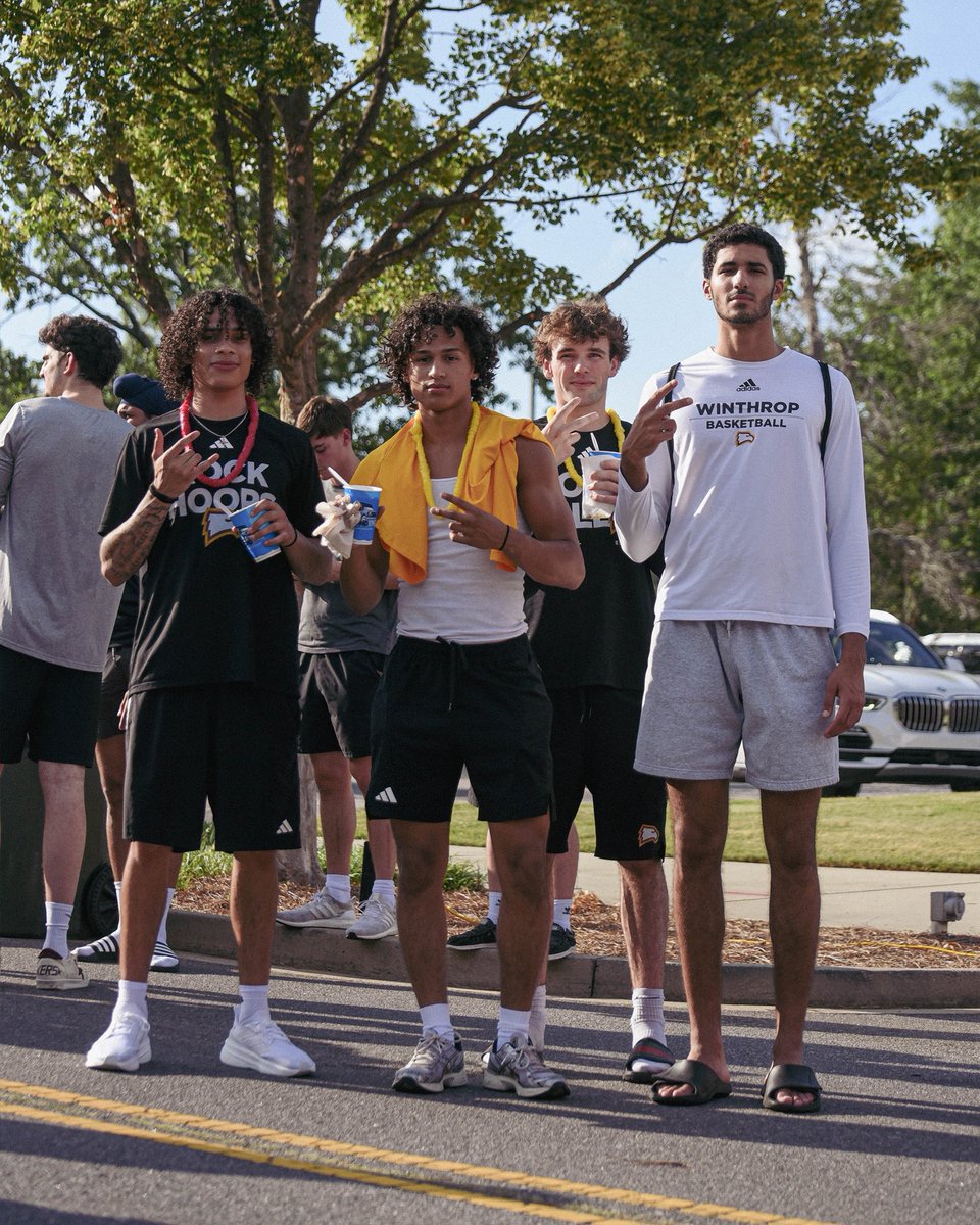 Winthrop_MBB's tweet photo. Food Truck Friday With The Squad 😎

#ROCKtheHILL https://t.co/9JD97PZDyv