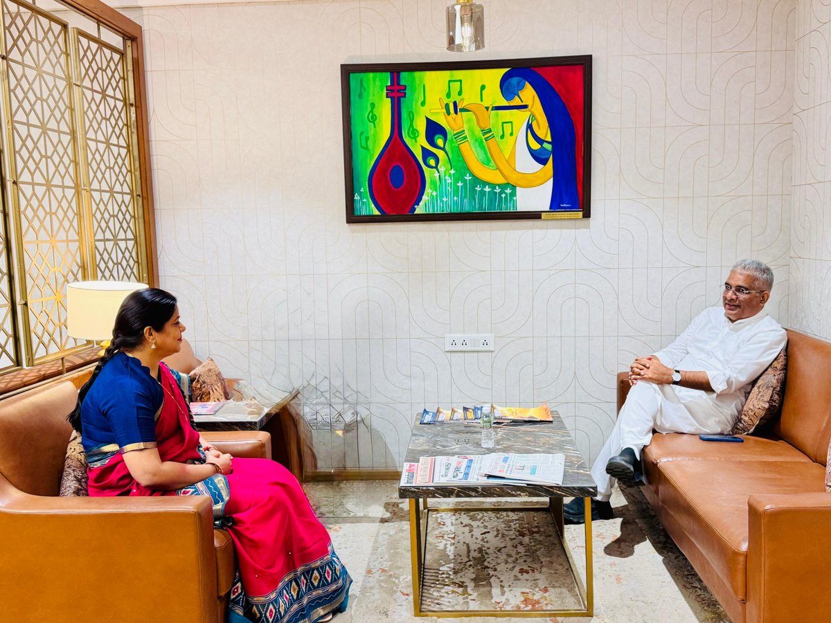 ShefaliVoice's tweet photo. पर्यावरण, वन एवं जलवायु परिवर्तन मंत्री तथा अलवर लोकसभा क्षेत्र के लोकप्रिय सांसद आदरणीय श्री @byadavbjp जी से अहमदाबाद में शिष्टाचार मुलाक़ात करने का सौभाग्य प्राप्त हुआ।

इस अवसर पर उनका आत्मीय स्वागत एवं अभिनंदन किए। https://t.co/lYHs0bhzZF