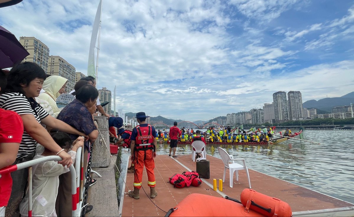 DTlishui's tweet photo. Today, Qingtian holds a dragon boat race. https://t.co/59Yt5YwaUB