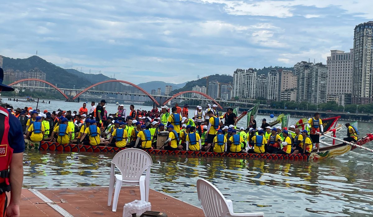 DTlishui's tweet photo. Today, Qingtian holds a dragon boat race. https://t.co/59Yt5YwaUB