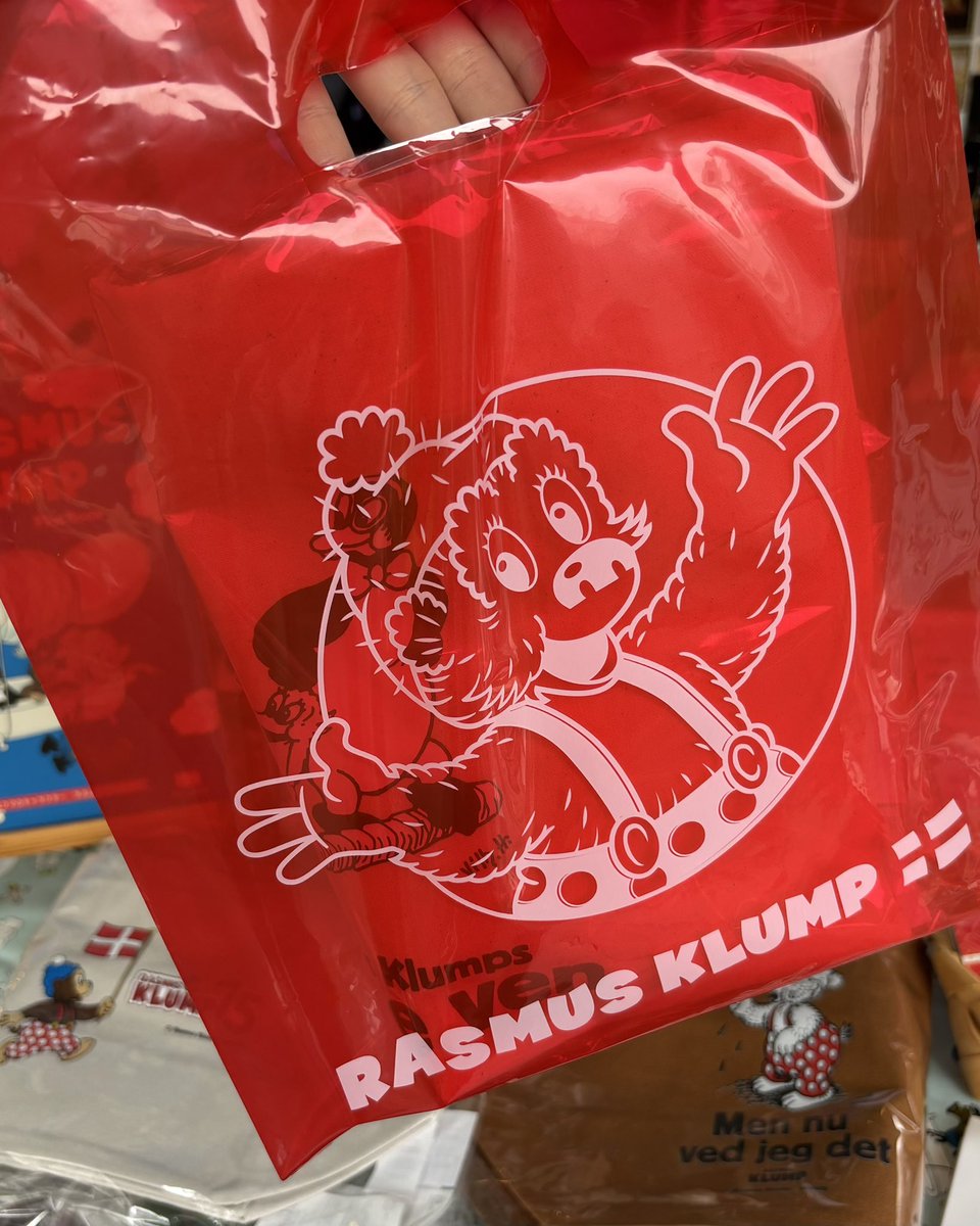 RasmusKlumpJPN's tweet photo. hej!

今日から #吉祥寺ミッドサマー スタートです🐻🇩🇰
新商品は在庫がすくめなのでお早めに🙏🏻！

Instagramフォローでステッカー、購入でショッパーを先着でプレゼント🎁

コピス吉祥寺にラスムスクルンプに会いに来てね🤍 https://t.co/UqSm3yY31d