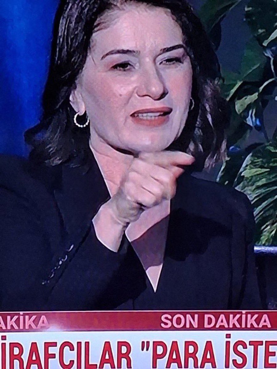 haddii_zatinda's tweet photo. Bu sadece bir parmak değildi aslında 
Bu bir işaretti 
Ben sizin istediğinizi yaptım 
Şimdi sıra sizin parmaklarınızda 
Hesabıma gelen para kadar 
İstediğiniz satılmışlığı yaparım 

İşte siz busunuz 
Siz haysiyetsiz onursuz ahlaksızsınız 

Siz bu milleti aptal mı sanıyorsunuz !!! https://t.co/XnC7TZYqWS