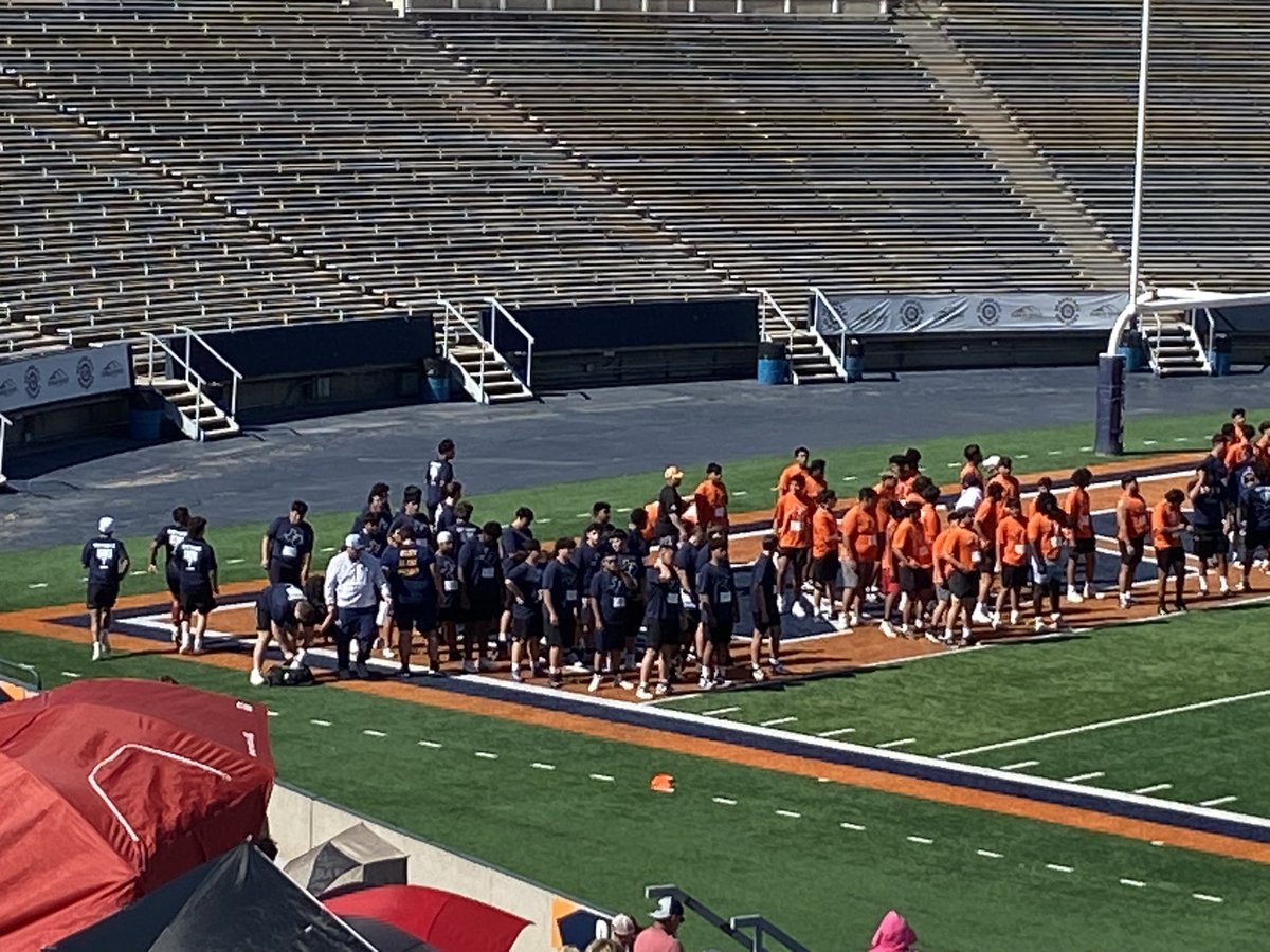 Ryan_M_Sanchez's tweet photo. Great @UTEPFB camp with great competition. Appreciate the work and conversation coach @AndyTownsend72 

@CoachWheat67 https://t.co/wwvzY0Wkpi
