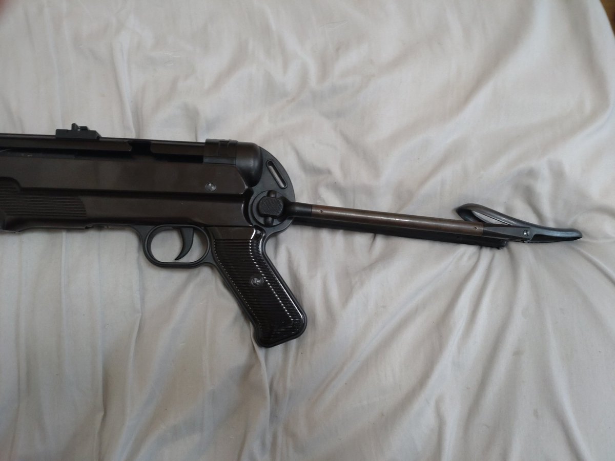 SandwichDust's tweet photo. #これを見た人は我に続いて銃を置け
#マルシン
#MP40

スケルトンストックの展開の音があまりにも良い https://t.co/L6psQ76S1P