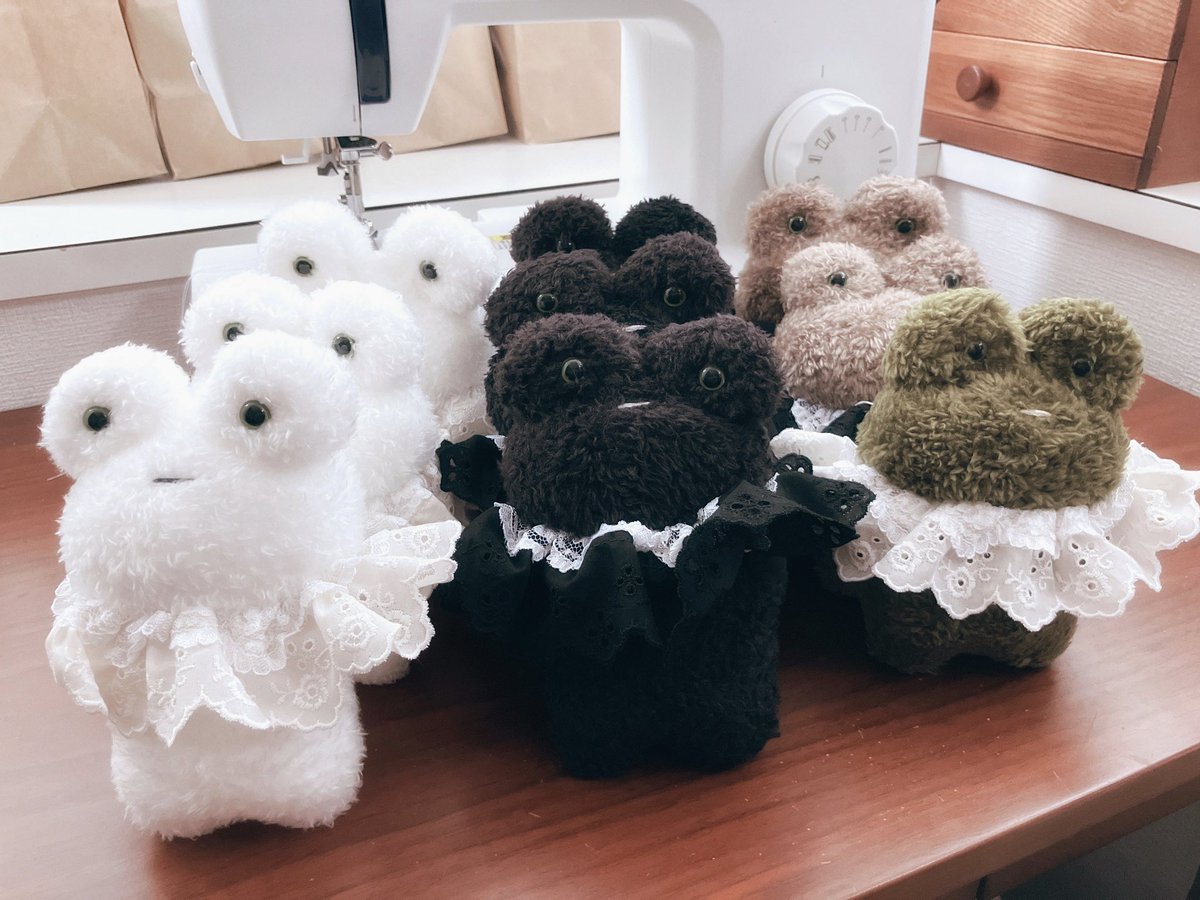 koshushitsu's tweet photo. 明日はヨコハマハンドメイドマルシェです♪
B-115で待っております！
みなさま、ぜひ遊びにきてくださいね🐸 https://t.co/mZKm8NipF5