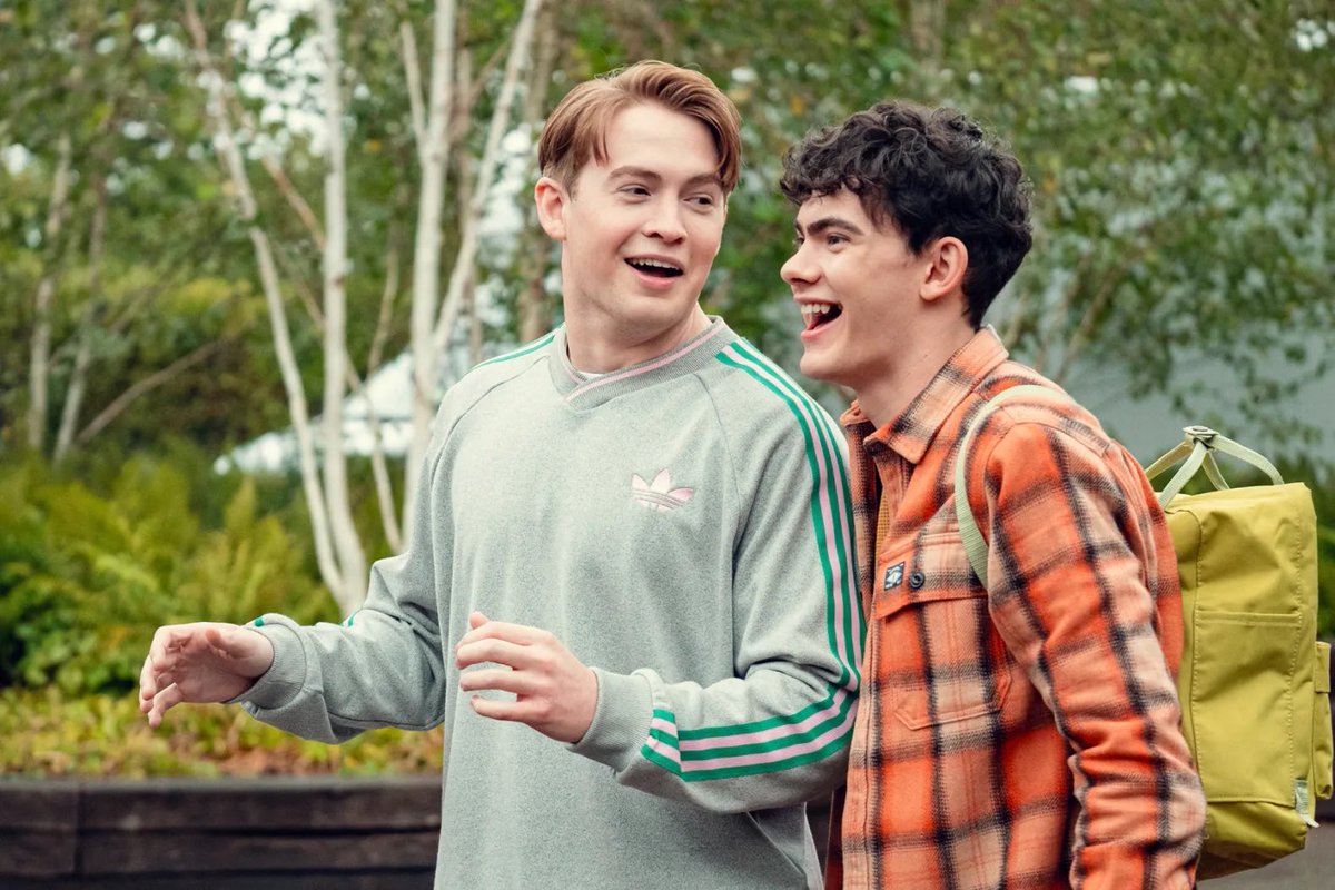 aarongayguy's tweet photo. It’s actually a really hot time for on-screen bisexuals right now https://t.co/oCRij5fycr