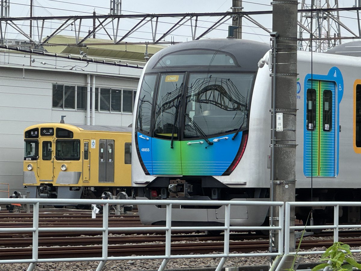 hm_kotsu's tweet photo. 48155Fが、玉川上水車両所に。
昨日の朝は、その姿は無かったので、昨夜回送されて来たのでしょうか？
40000系8両編成が、拝島線に入線するのは、とても珍しいことです。
トキイロ導入に向けた動きなんでしょうか？

3枚目と4枚目をよく見ると… https://t.co/b2mOVW3x9y