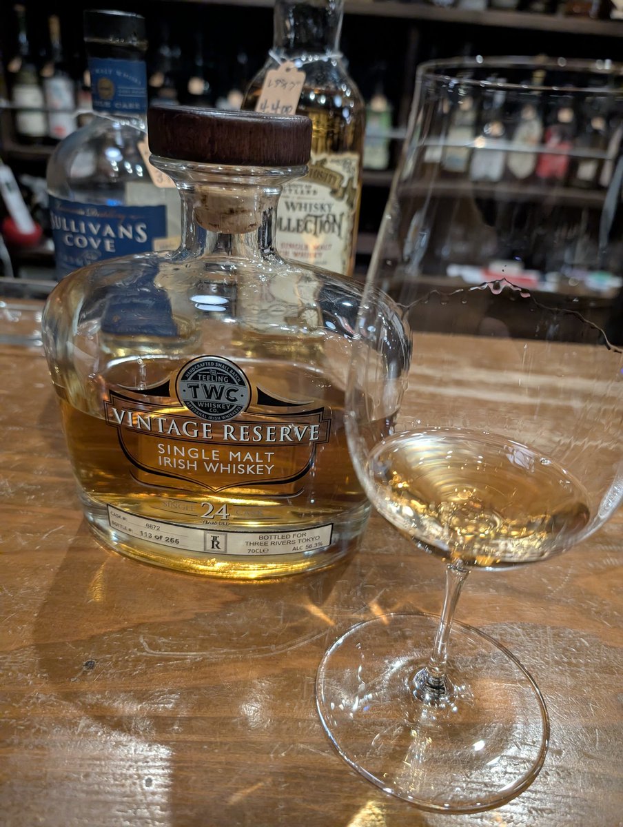 mikagura_5121's tweet photo. 昨日は仕事帰りにちょっと新田さんへ。
めちゃくちゃ久しぶりにティーリング飲んだけど、めちゃくちゃ美味い！
そしてティーニニックの贅沢ハイボールは、ハッカ強めだけど爽快で季節にあって美味しかった😋 https://t.co/MzHSVuvhWC
