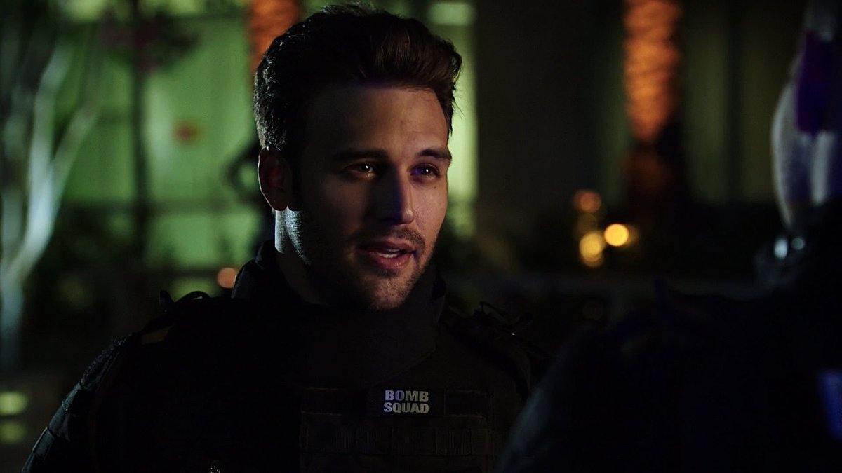 _118problems's tweet photo. i love that Eddie knew Buck for .5 seconds, and despite the chest puffing and the huffing and bad attitude, he went “i like him :] i think i’ll keep him” and Buck was all “yay :D he likes me!” https://t.co/nl6u9VQ1yg