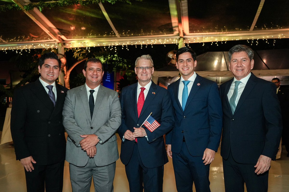 johnnyteranb's tweet photo. Un honor acompañar la celebración de los 250 años de la Independencia de los Estados Unidos.

Estos espacios fortalecen el diálogo, la cooperación y los lazos de amistad entre Ecuador y los Estados Unidos. 🇪🇨🤝🇺🇸 https://t.co/qfn5WlNZRw