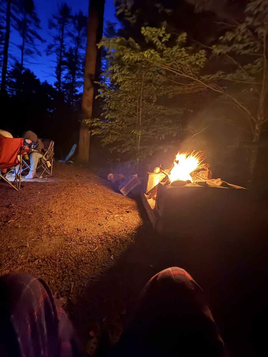 hashnoxy's tweet photo. nodding infront of the fire https://t.co/0R8AXUuXRe