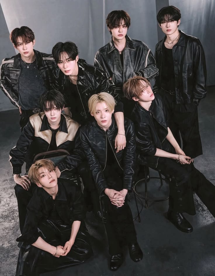 leowonnnholic's tweet photo. manifesting ald1 menang ROTY hari ini🥹🤍pls pls pls.. the universe please be on their side 🫂 https://t.co/AQEUuP8xfm