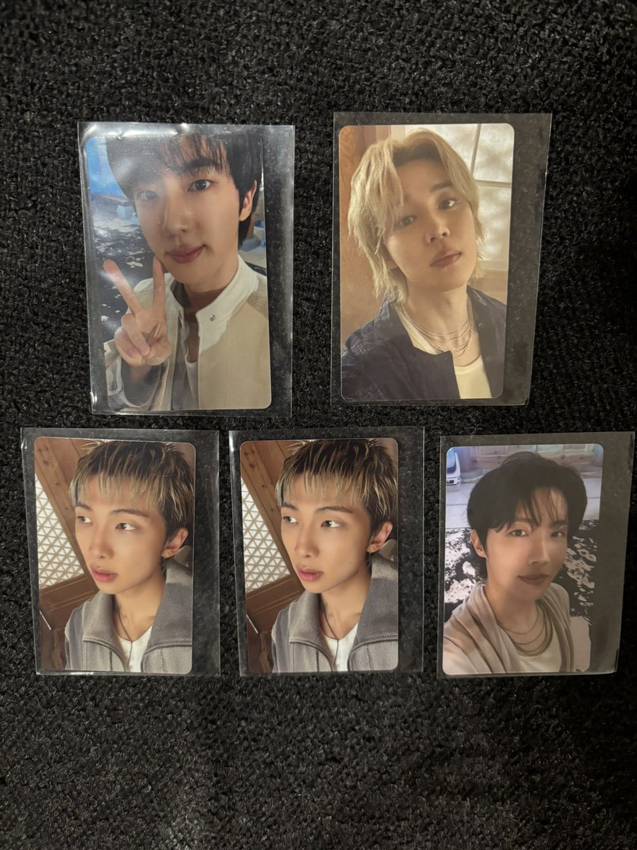 jkmi91's tweet photo. BTS ARIRANG トレカ交換

【譲】画像1、2枚目　
  アメリカ、釜山ピックアップ
【求】3.4枚目
　　買取も可能です。
　　🐨🐿️含む方優先です🙇‍♀️

条件合う方dmよろしくお願いします🙇‍♀️

#BTS交換 #BTSトレカ交換 https://t.co/jqEzdItVXB