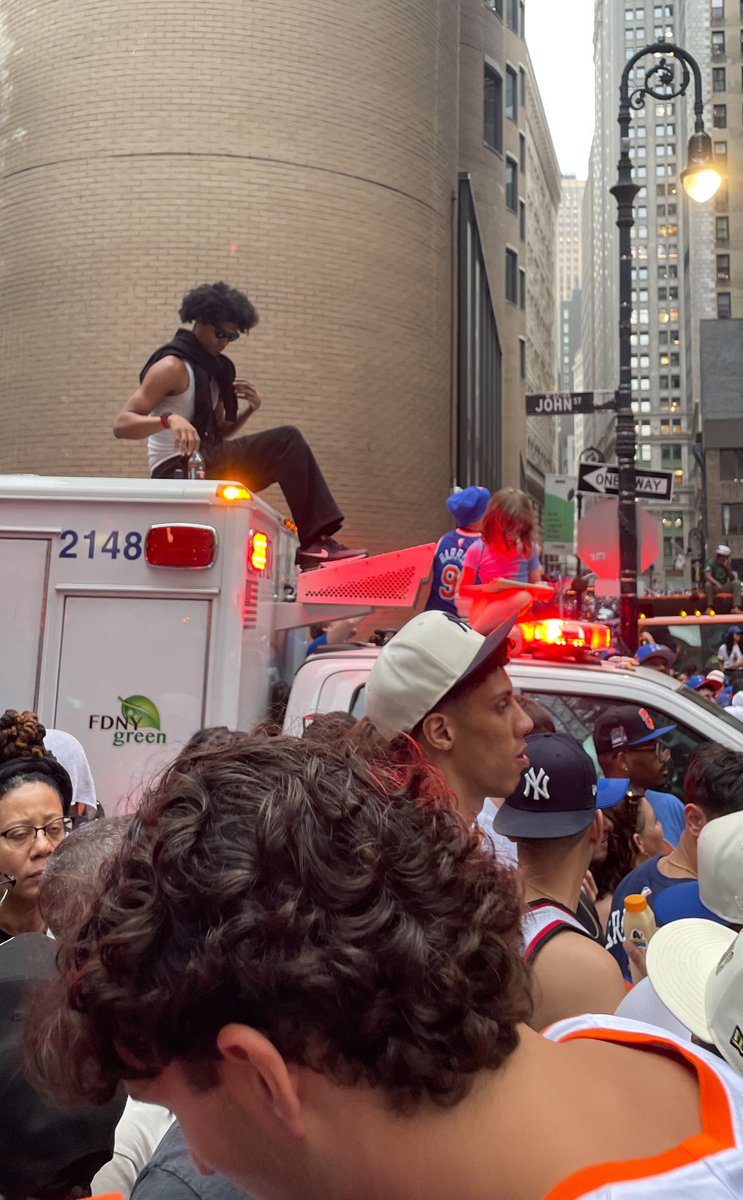 tayloraIbums's tweet photo. craziest thing i saw at knicks parade was an ambulance with a patient being treated inside, stalled trying to get through a giant crowd, little girl casually climbs up on her own and just pulls out an ipad https://t.co/Vad0kRlLlq