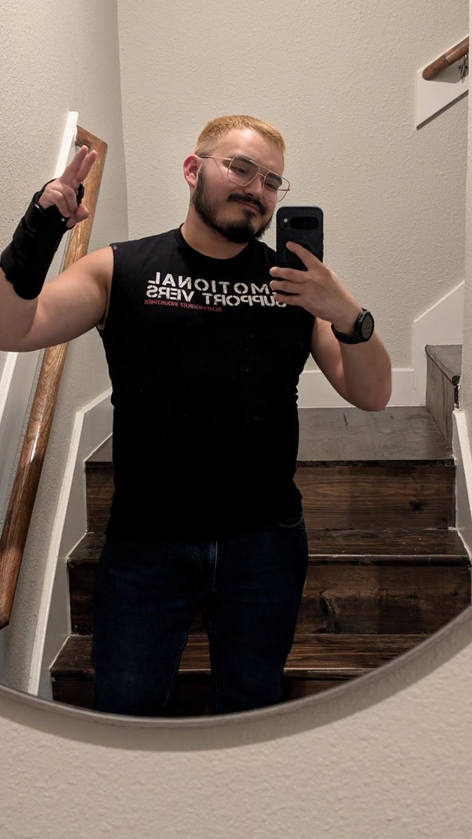 effexwhore_'s tweet photo. broken mentally and physically but at least I look cute https://t.co/ze27poRMnj