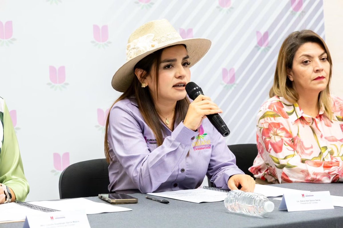 CarlosTorresF_'s tweet photo. 🚨 Tribunal da revés al mayoría de Morena en @CongresoMich y obliga a no censurar a Grecia Quiroz

La alcaldesa de Uruapan Grecia Quiroz confirmó el revés que recibió la mayoría morenista y aliados en el Congreso del Estado de Michoacán tras la censura que recibió de parte de los legisladores para no permitirle el paso a la edil al recinto legislativo.

En un post de redes sociales, la esposa de Carlos Manzo, sostuvo que el Tribunal otorgó medidas cautelares a favor de la edil que le permiten el libre acceso al recinto legislativo al cual le fue negado el paso por la mayoría morenita. 

"Hoy quiero compartirles una victoria que no es solo mía, sino de todas las mujeres y de toda la gente de Uruapan. El Tribunal Electoral del Estado de Michoacán (TEEM) ha emitido medidas cautelares a nuestro favor, obligando al Congreso del Estado a garantizar mi libre acceso, tránsito y permanencia en sus instalaciones”, sostuvo Grecia Quiroz.